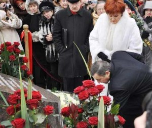 Т. Синявская и А. Агаларов возлагают цветы